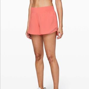 lululemon hotty hot short *high rise* long 4”- light coral